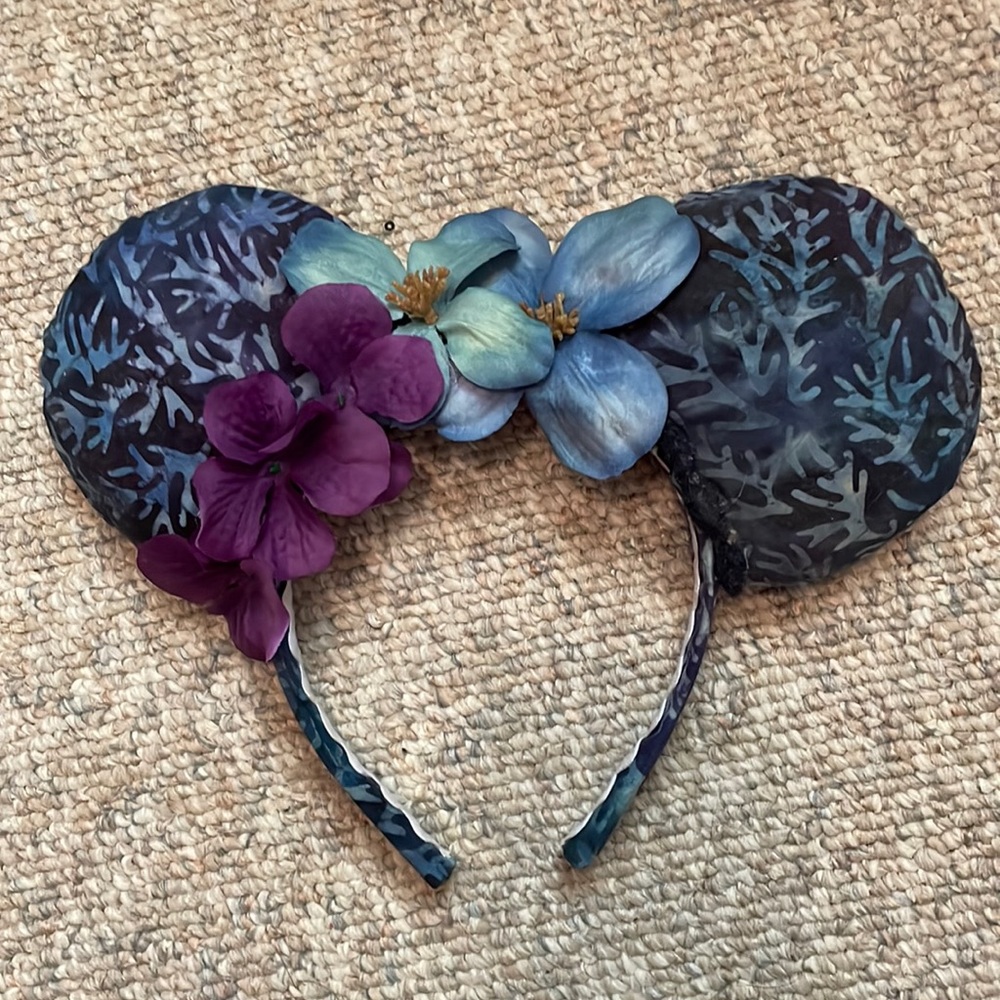 Minnie ears avatar themed